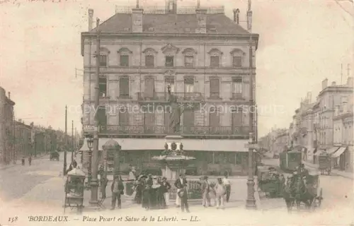 AK / Ansichtskarte BORDEAUX 33 Gironde Place Picart et Statue de la Liberte
