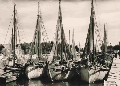 AK / Ansichtskarte LE POULIGUEN Saint-Nazaire 44 Loire-Atlantique Bateaux de peche au port