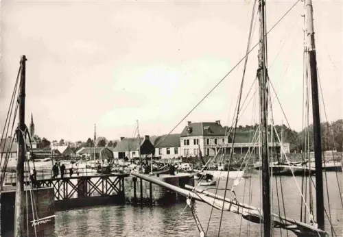 AK / Ansichtskarte PAIMPOL Saint-Brieuc 22 Cotes-d Armor Ecluse l'Embarcadere des Vedettes de Brehat et l'Ecole de Navigation