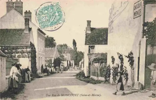 AK / Ansichtskarte Moncourt Monhofen Chateau-Salins 57 Moselle Une rue au centre