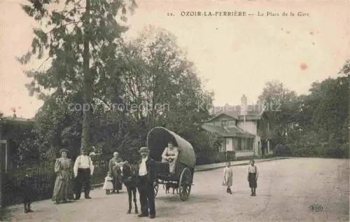 AK / Ansichtskarte Ozoir-la-Ferriere Ozouer-la-Ferriere TORCY 77 Seine-et-Marne La Place de la Gare