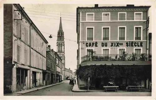 AK / Ansichtskarte Valence-d-Agen CASTELRAssIN 82 Tarn-et-Garonne Rue de Xavier-Moulin et le Clocher Café du XIXe Siècle