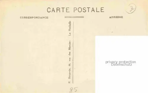 AK / Ansichtskarte St-Jean-de-Monts Les-Sables-d Olonne 85 Vendee Une place et l'église