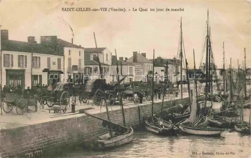 AK / Ansichtskarte Saint-Gilles-sur-Vie Vendee Le quai un jour de marché