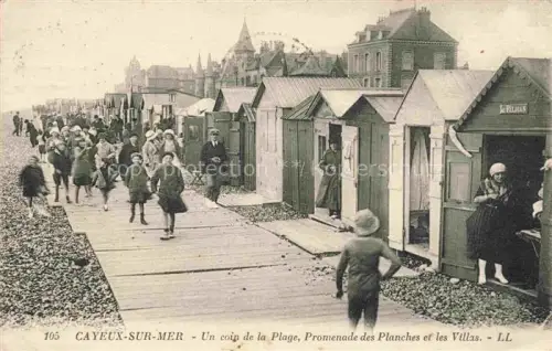 AK / Ansichtskarte CAYEUX -SUR-MER Abbeville 80 Somme Un coin de la plage Promenade des Planches et les villas