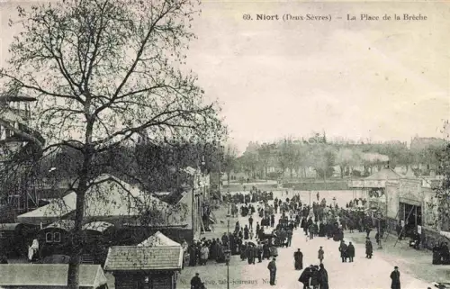 AK / Ansichtskarte NIORT 79 Deux-Sevres Place de la Brèche