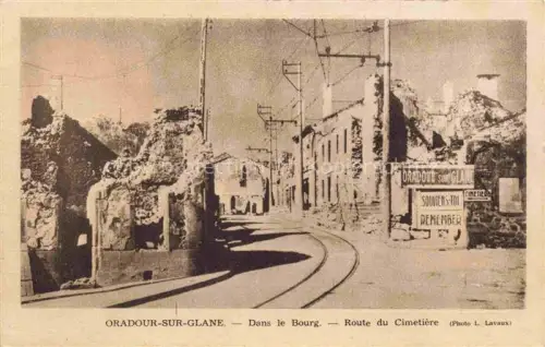 AK / Ansichtskarte Oradour-sur-Glane Rochechouart 87 Haute-Vienne Dans le Bourg Route du Cimetière les Martyrs d'Oradour sur Glane Massaker 2. Weltkrieg