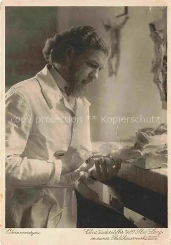 AK / Ansichtskarte OBERAMMERGAU Bayern Christusdarsteller 1930 Alois Lang in seiner Bildhauerwerkstaette