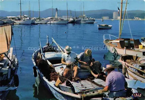 AK / Ansichtskarte LE LAVANDOU TOULON 83 Var Le Port Preparatifs pour la Peche