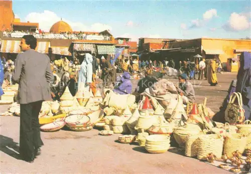 AK / Ansichtskarte Marrakech Marrakesch Maroc Souk Paniers Place Jemaa El Fna