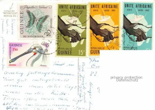 AK / Ansichtskarte Conakry Konakry Guinea Fischer beim Netzeflicken