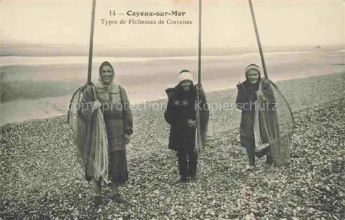 AK / Ansichtskarte CAYEUX -SUR-MER Abbeville 80 Somme Types d Pêcheuses de Crevette
