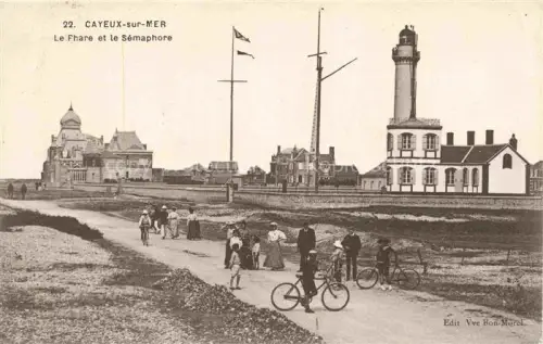 AK / Ansichtskarte CAYEUX -SUR-MER Abbeville 80 Somme Le phare et le sémaphore