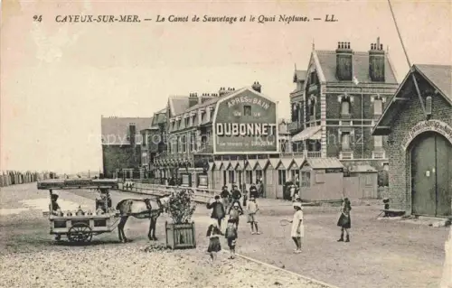 AK / Ansichtskarte CAYEUX -SUR-MER Abbeville 80 Somme Le Canot de Sauvetage et le Quai Neptune