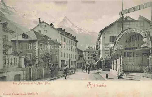 AK / Ansichtskarte CHAMONIX BONNEVILLE 74 Haute-Savoie Rue Nationale et le Mont Blanc