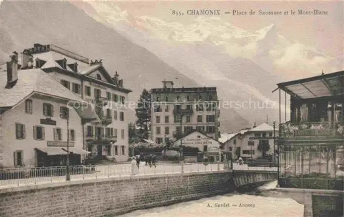AK / Ansichtskarte CHAMONIX BONNEVILLE 74 Haute-Savoie Place de Saussure et le Mont Blanc