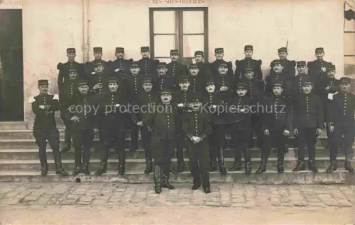 AK / Ansichtskarte Saint-Cyr-l Ecole Militaer Gruppenbild