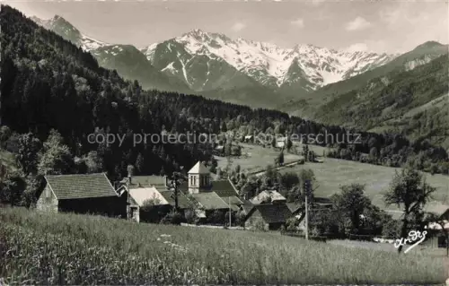 AK / Ansichtskarte La Ferriere d Allevard 38 Isere Vue generale et le massif des Sept Laux