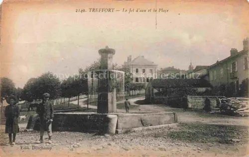 AK / Ansichtskarte Treffort Grenoble 38 Isere Le Jet d'eau et la Place