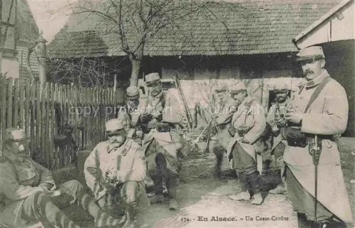 AK / Ansichtskarte Militaria France Soldaten Alsace un Cassw Croute 