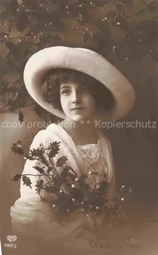 AK / Ansichtskarte Foto EAS Nr. 0387/1 Weihnachten Maedchen Hutmode  