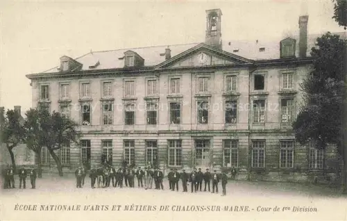AK / Ansichtskarte Chalons-sur-Marne Chalons-en-Champagne 51 Marne Ecole National d'Arts et Métiers Cour de 1re Division