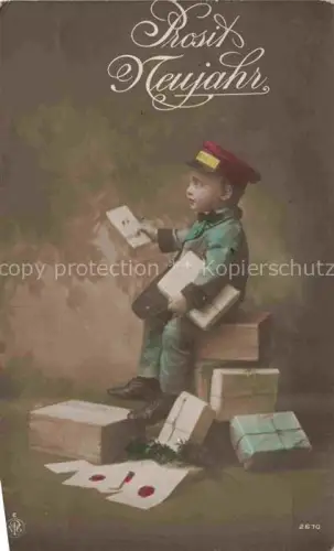 AK / Ansichtskarte Foto NPG Nr. 2670 Prosit Neujahr Nouvelle Annee Kind Postbote Pakete 