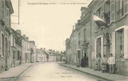 AK / Ansichtskarte Savigne-l Eveque Centre de la Rue Principale