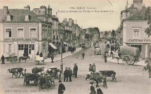 AK / Ansichtskarte Sable-sur-Sarthe La FLECHE 72 Sarthe Place du Champ-de-Foire et Rue Gambetta