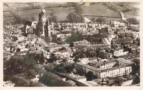 AK / Ansichtskarte SAINTES 17 Charente-Maritime Quartier St Pierre Vue aerienne