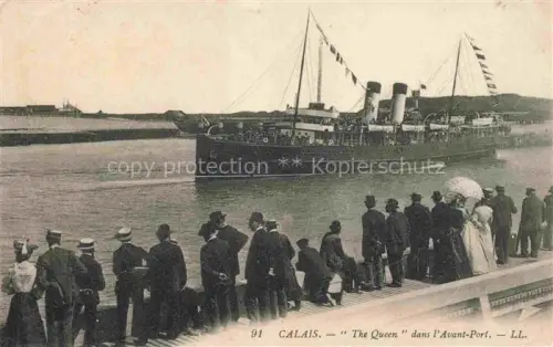 AK / Ansichtskarte Schiffe Binnenschifffahrt Calais The Queen Avant Port 