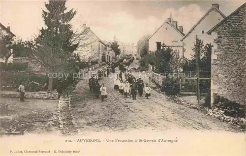 AK / Ansichtskarte St-Gervais-d Auvergne RIOM 63 Puy-de-Dome Une procession