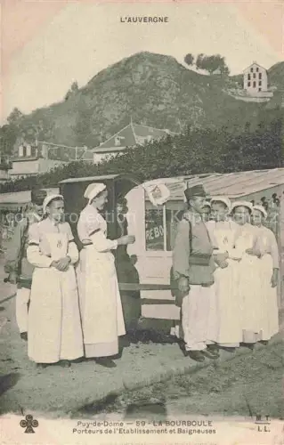 AK / Ansichtskarte La Bourboule-les-Bains 63 Puy-de-Dome Porteurs de l'Etablissement et Baigneuses