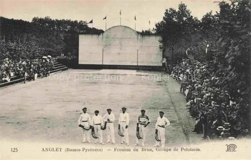 AK / Ansichtskarte Anglet BAYONNE 64 Pyrenees-Atlantiques Fronton du Brun Groupe de Pelotaris