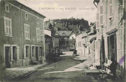 AK / Ansichtskarte Mauzun Clermont-Ferrand 63 Puy-de-Dome La Grande Rue