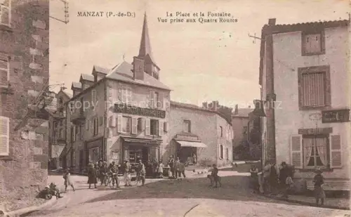 AK / Ansichtskarte Manzat RIOM 63 Puy-de-Dome La Place et la fontaine vue prise aux Quatre Routes