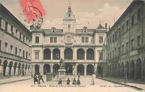 AK / Ansichtskarte VIENNE  Vienne-sur-le-Rhone 38 Isere Hotel de Ville en Statue de Ponsard