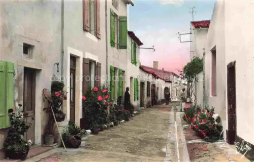 AK / Ansichtskarte Ile-de-Re La Rochelle 17 Charente-Maritime Venelle oux Fleurs
