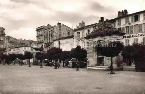 AK / Ansichtskarte ROCHEFORT  -SUR-MER 17 Charente-Maritime Place Colbert la Fontaine