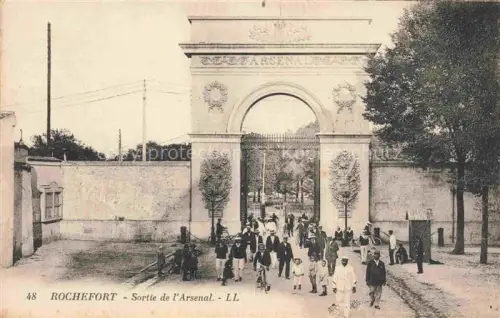 AK / Ansichtskarte ROCHEFORT  -SUR-MER 17 Charente-Maritime Sortie de l'Arsenal