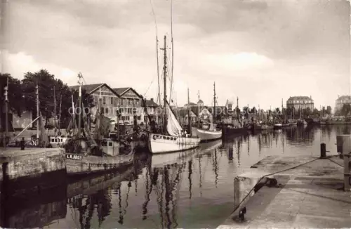 AK / Ansichtskarte LA ROCHELLE 17 Charente-Maritime Vieux Bassin Bateaux au Repos