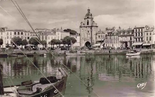 AK / Ansichtskarte LA ROCHELLE 17 Charente-Maritime La Tour de la Grosse Horloge et le Port