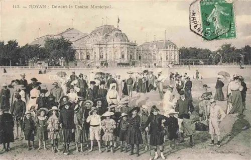 AK / Ansichtskarte ROYAN Poitiers-Charentes 17 Charente-Maritime Devant le Casino Municipal