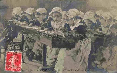 AK / Ansichtskarte ROBIQUET Lucas M. Kuenstlerkarte Schule pendant la Dicte Kinder