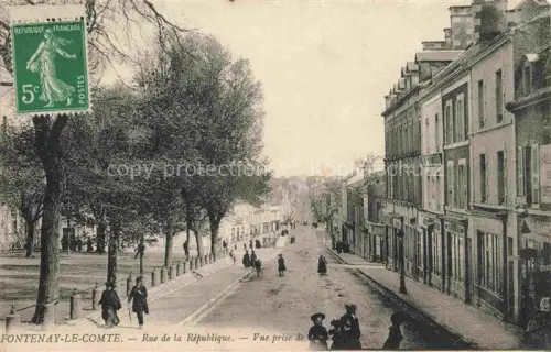 AK / Ansichtskarte Fontenay-le-Comte 85 Vendee Rue de la République