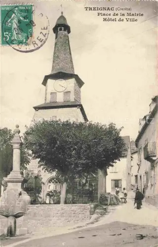 AK / Ansichtskarte Treignac Tulle 19 Correze Place de la Mairie Hotel de Ville