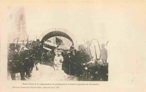 AK / Ansichtskarte Grande Chartreuse Saint-Pierre-de-Chartreuse GRENOBLE 38 Isere Dom Clovis et le commandant de gendarmerie sortant le premier du Monastere