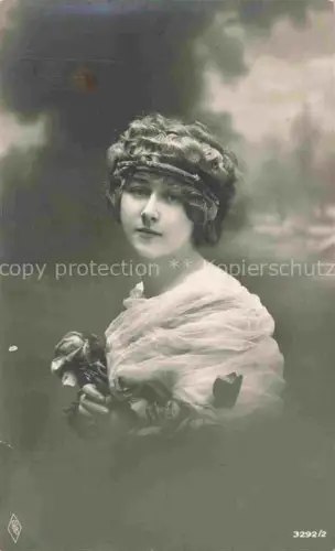 AK / Ansichtskarte Foto PFB Nr. 3292/2 Junge Frau
