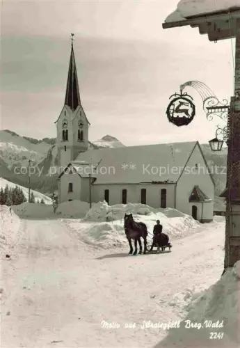 AK / Ansichtskarte Sibratsgfaell Vorarlberg AT Ortsmotiv mit Kirche im Winter Pferdeschlitten