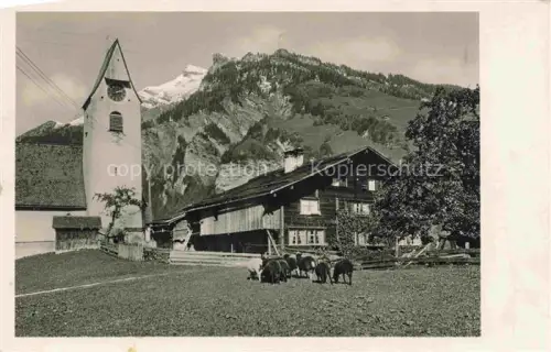 AK / Ansichtskarte Elm  GL Ortsmotiv mit Kirche Bauernhof Schafweide